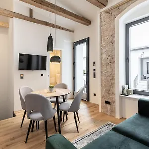 https://ancient-29sqm-2room-maisonette-apt-near-center.find-berlin-hotels.com