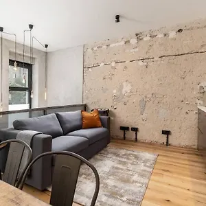https://industrial-40sqm-3room-maisonette-apt-near-center.find-berlin-hotels.com